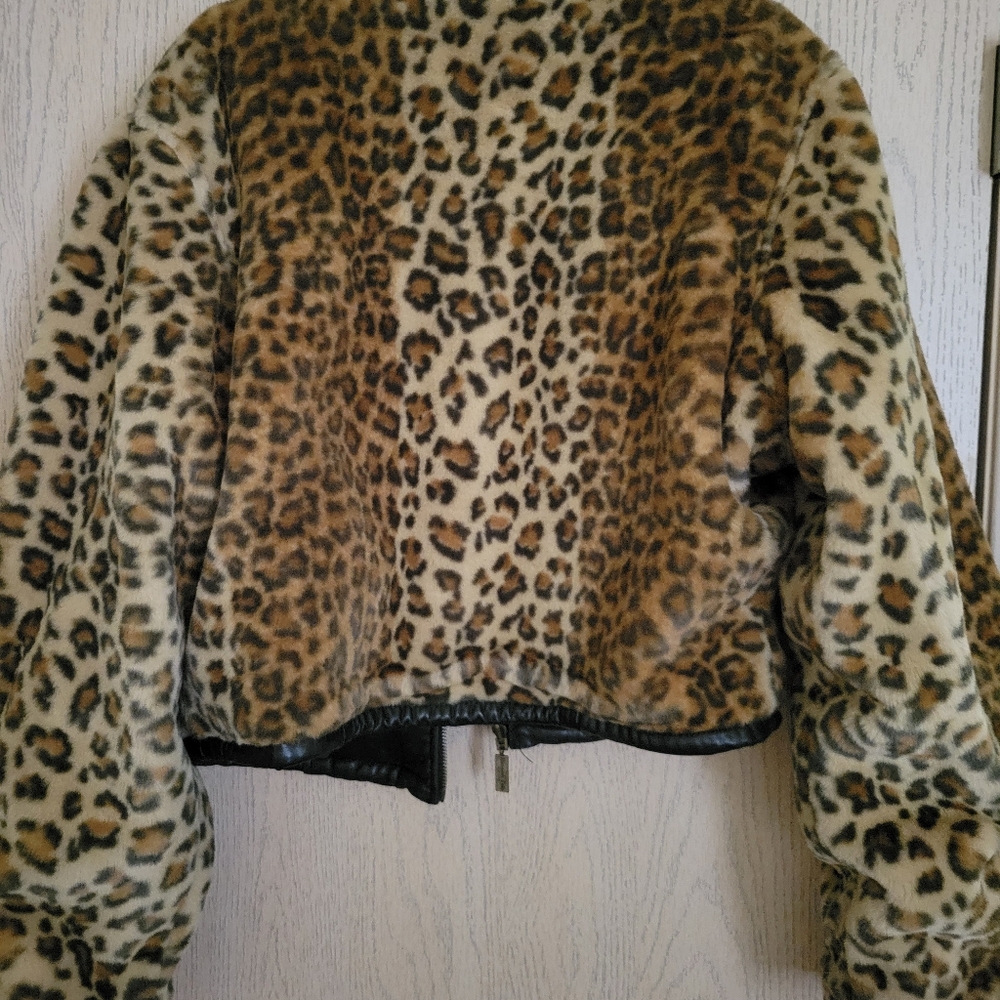 REVERSABLE KENNETH COLE NEW YORK LEATHER/LEOPARD JACKET - Picture 5 of 11
